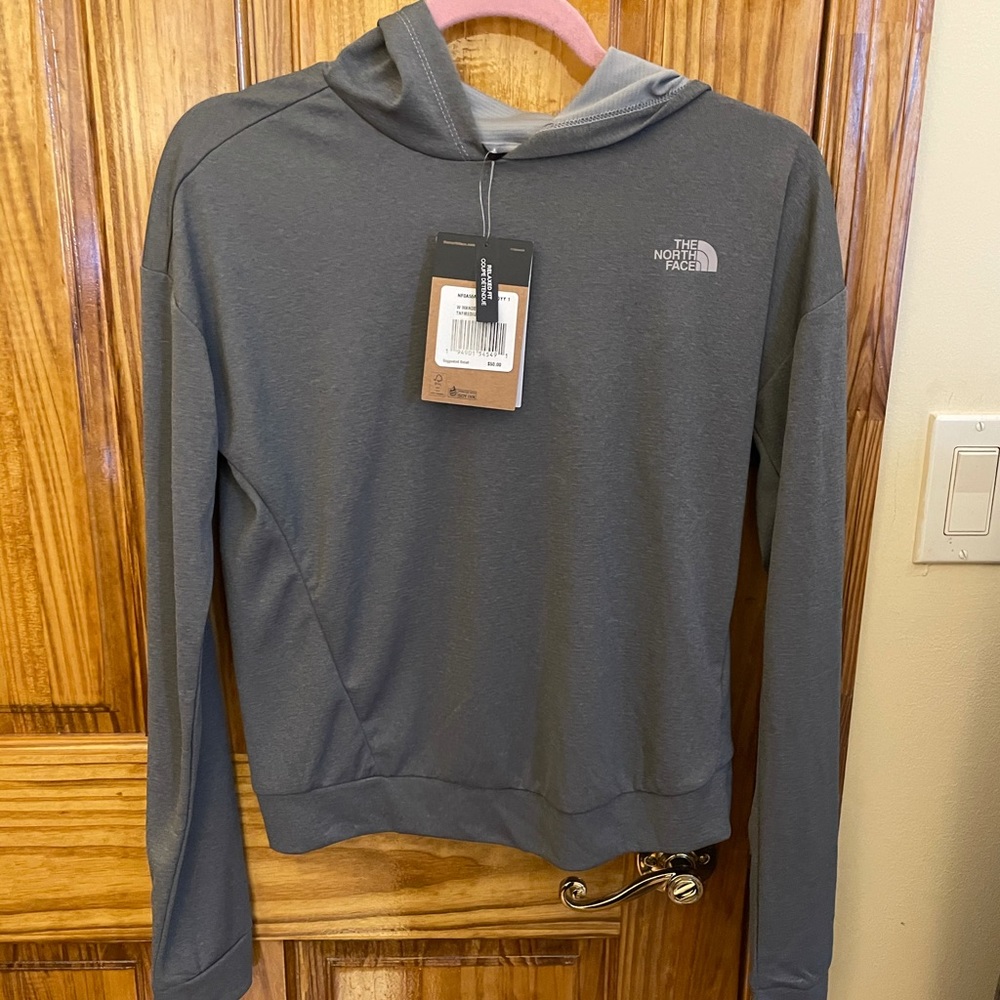 Northface light pullover. Never worn
